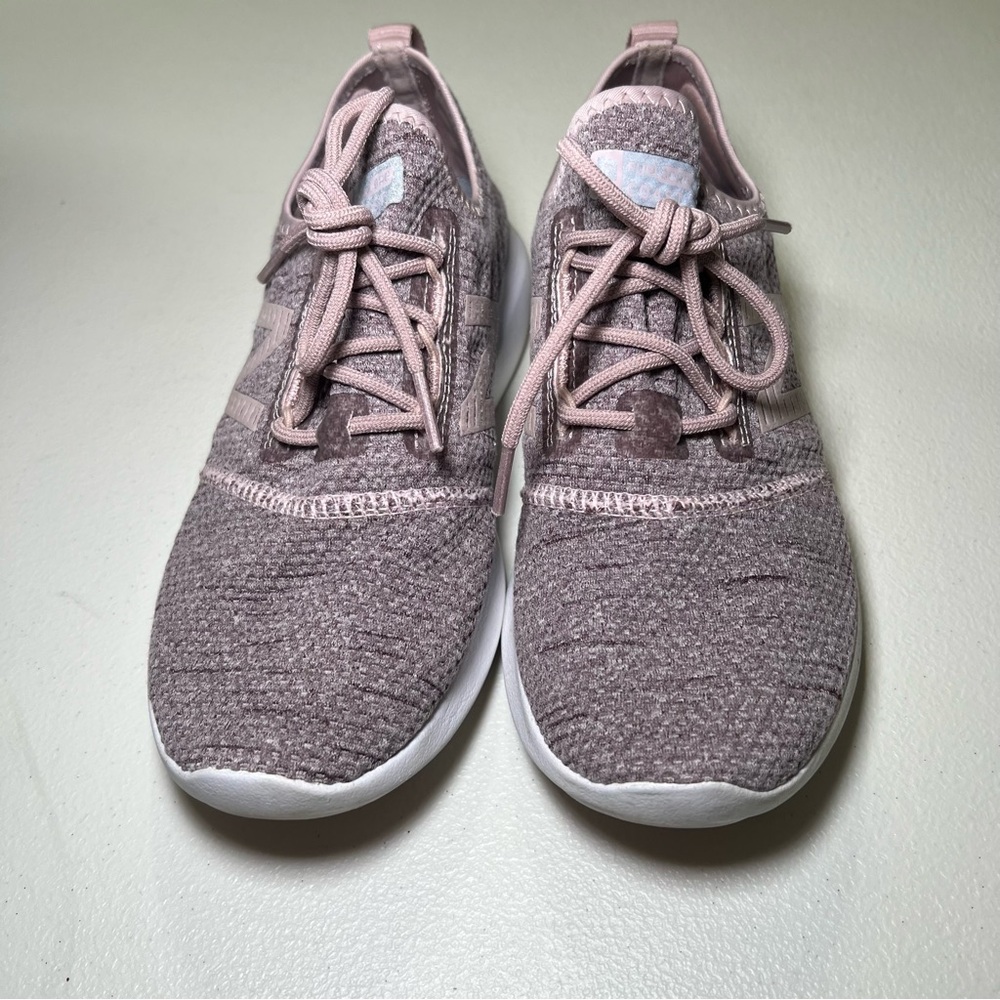 New Balance Women’s Pink FuelCore Coast Size 6.5 Sporty Lightweight Trendy - Picture 2 of 9